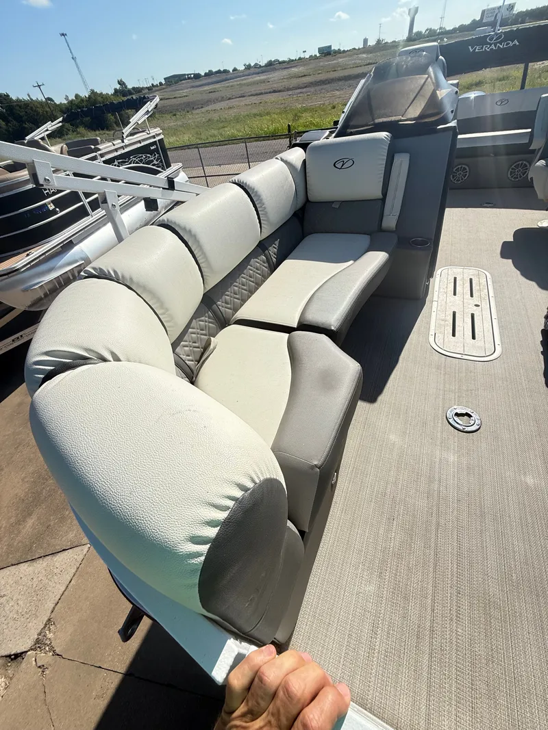 Slide: The Image of Veranda VP22VLC 2021 - 13