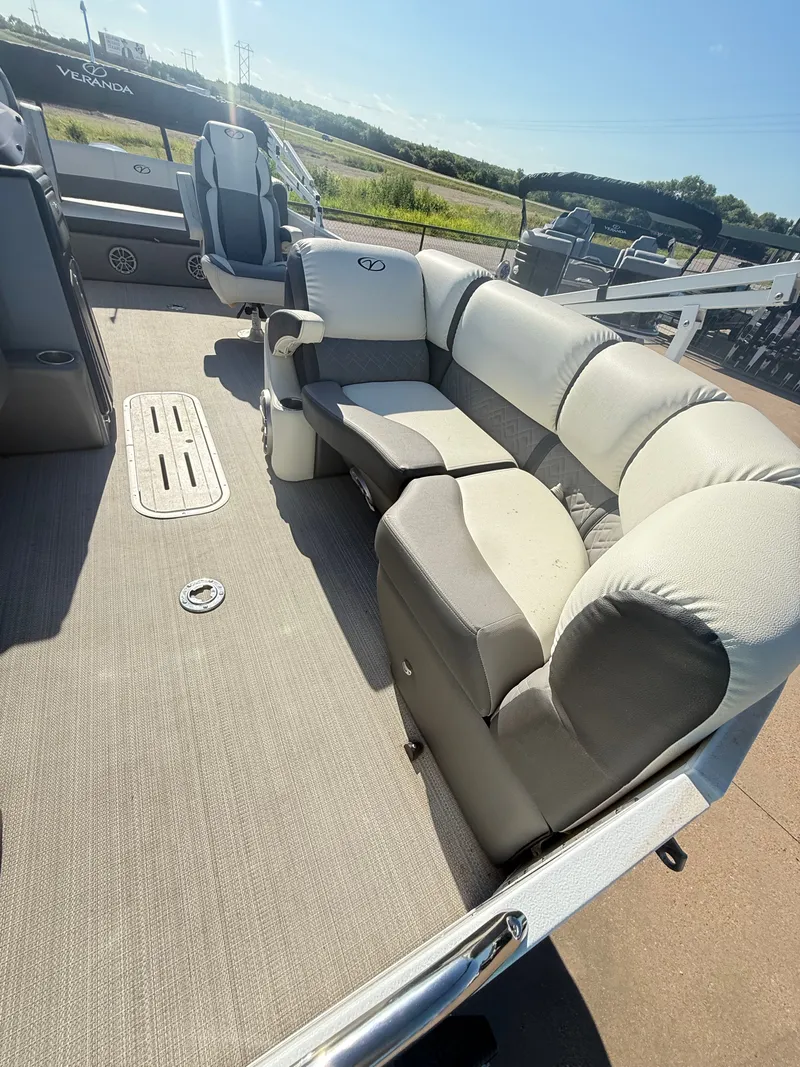 Slide: The Image of Veranda VP22VLC 2021 - 14