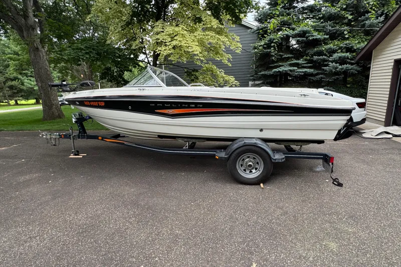 The Image of 2007 Bayliner 195 Fishing Ski boat on trailer, parked outdoors. - 1