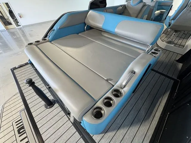 Slide: The Image of Montara SURF BOSS 25 2.0 SL 2026 - 12