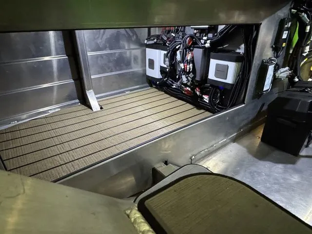 Slide: The Image of Montara SURF BOSS 25 2.0 SL 2026 - 25