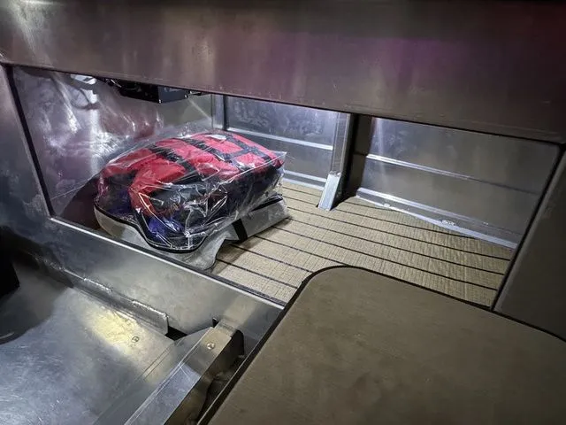 Slide: The Image of Montara SURF BOSS 25 2.0 SL 2026 - 26