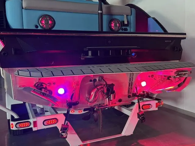 Slide: The Image of Montara SURF BOSS 25 2.0 SL 2026 - 29