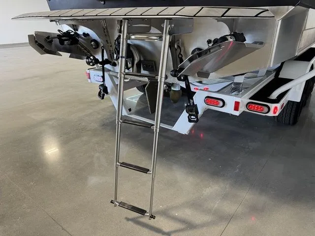 Slide: The Image of Montara SURF BOSS 25 2.0 SL 2026 - 6