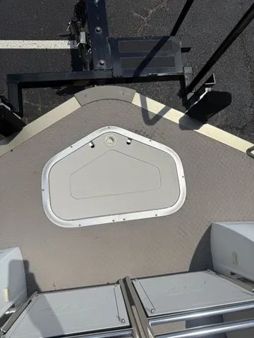 Slide: The Image of JC Tritoon Classic 266 2004 - 8