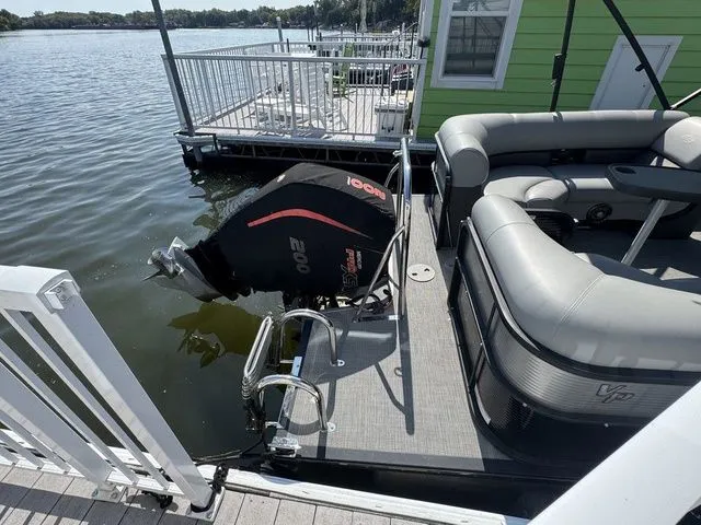 Slide: The Image of Manitou 21 Oasis RF VP II 2022 - 10