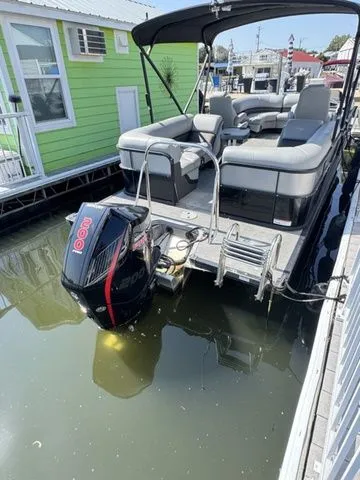 Slide: The Image of Manitou 21 Oasis RF VP II 2022 - 12