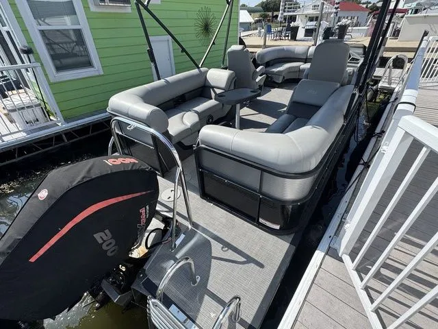 Slide: The Image of Manitou 21 Oasis RF VP II 2022 - 14