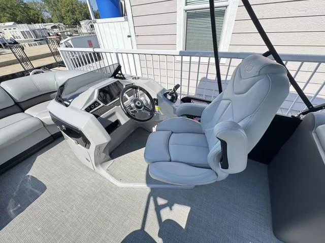 Slide: The Image of Manitou 21 Oasis RF VP II 2022 - 15