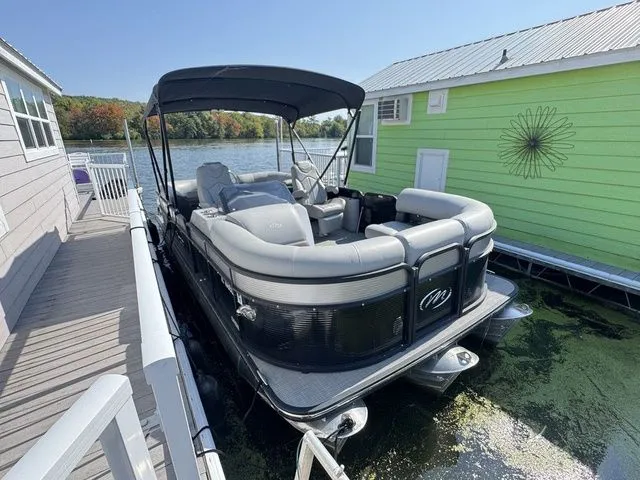 Slide: The Image of Manitou 21 Oasis RF VP II 2022 - 3