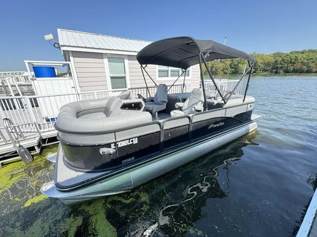 Slide: The Image of Manitou 21 Oasis RF VP II 2022 - 6