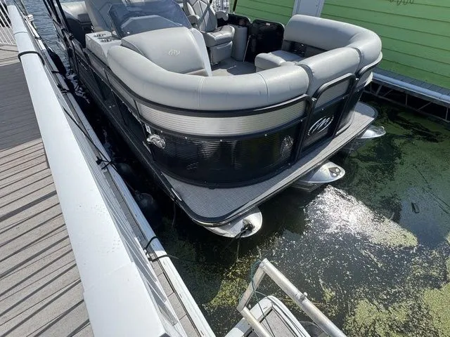 Slide: The Image of Manitou 21 Oasis RF VP II 2022 - 9