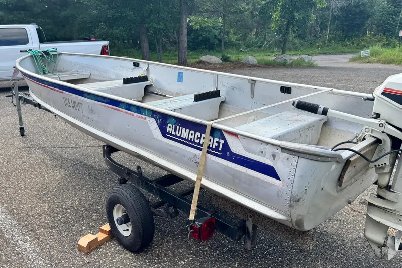 Slide: The Image of 1990 Alumacraft 145 FISHERMAN boat on trailer, parked outdoors. - 4
