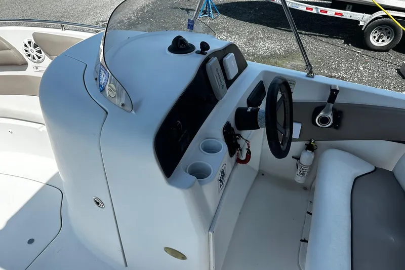 Slide: The Image of 2000 Four Winns Center Console boat interior with steering wheel and control panel. - 3