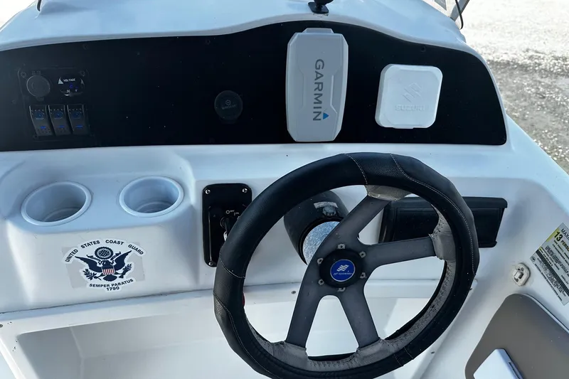 Slide: The Image of Steering console of a 2000 Four Winns Center Console boat with Garmin device. - 5