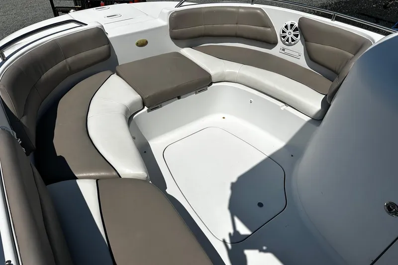 Slide: The Image of 2000 Four Winns Center Console boat interior with cushioned seating and speaker. - 6