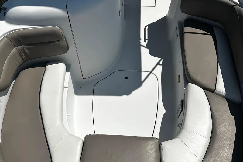 Slide: The Image of 2000 Four Winns Center Console boat interior with cushioned seating and white deck. - 7