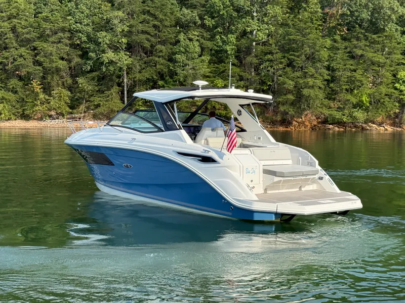 Slide: The Image of Sea Ray 320 SUNDANCER 2024 - 10