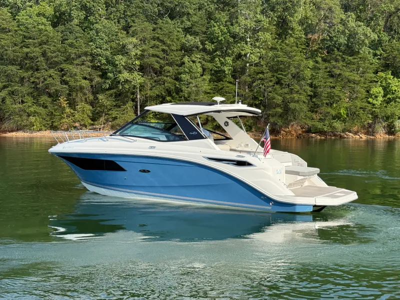 Slide: The Image of Sea Ray 320 SUNDANCER 2024 - 11