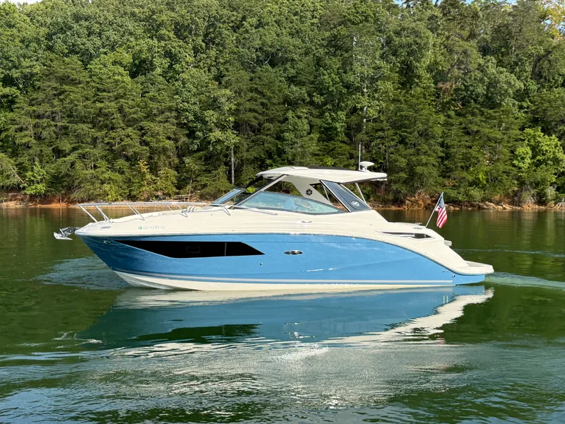Slide: The Image of Sea Ray 320 SUNDANCER 2024 - 15