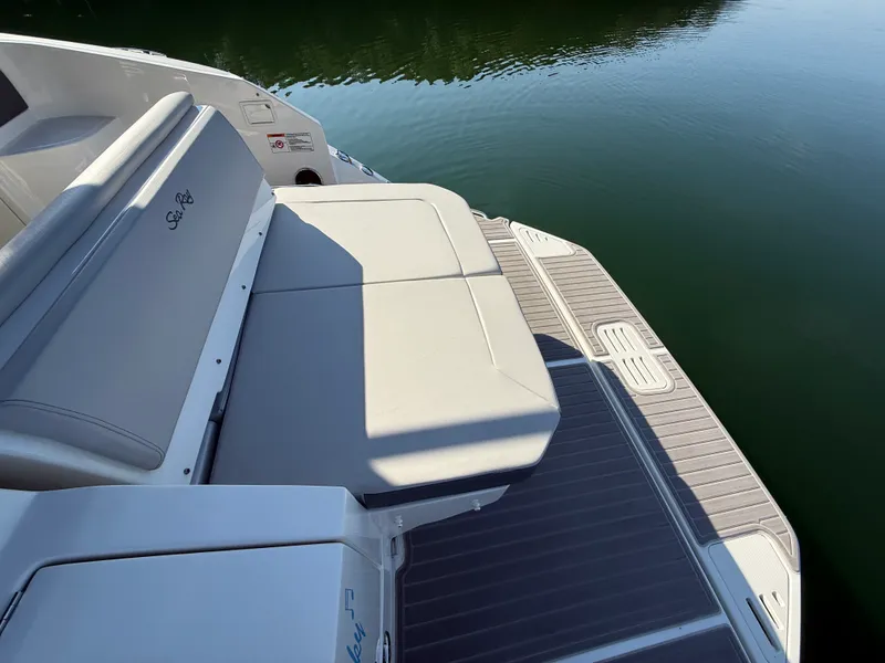 Slide: The Image of Sea Ray 320 SUNDANCER 2024 - 19