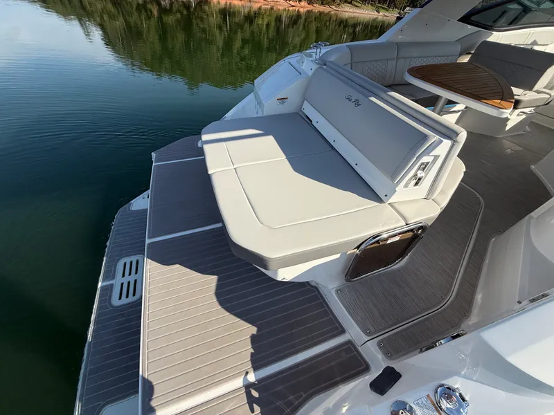 Slide: The Image of Sea Ray 320 SUNDANCER 2024 - 23