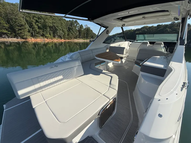 Slide: The Image of Sea Ray 320 SUNDANCER 2024 - 24