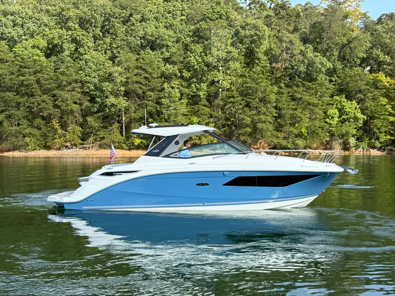 Slide: The Image of Sea Ray 320 SUNDANCER 2024 - 5