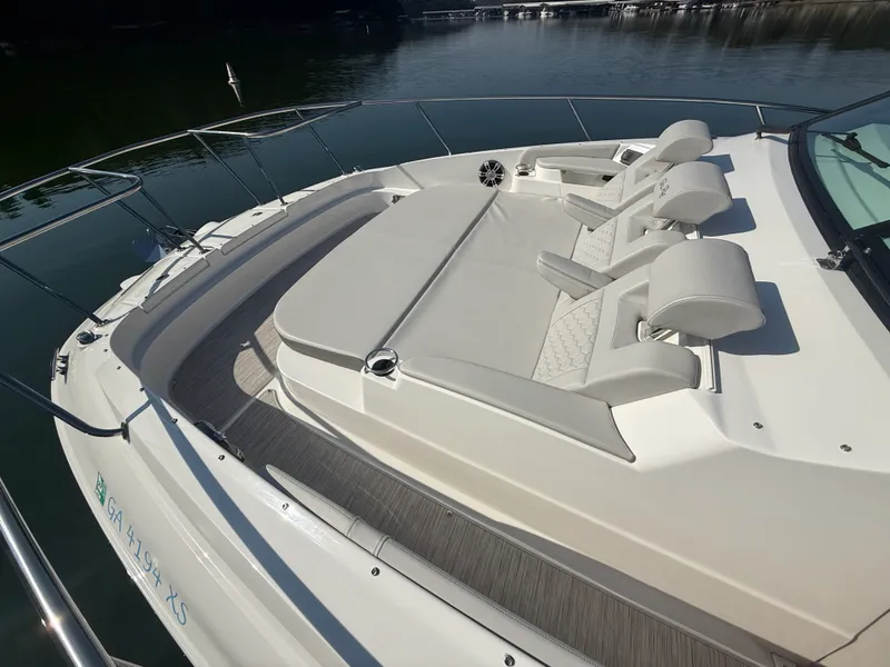 Slide: The Image of Sea Ray 320 SUNDANCER 2024 - 57
