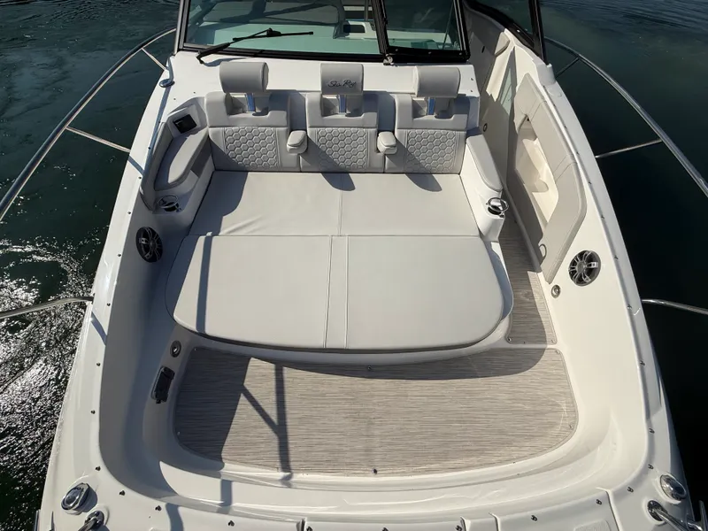 Slide: The Image of Sea Ray 320 SUNDANCER 2024 - 59