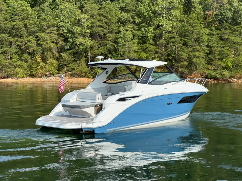 Slide: The Image of Sea Ray 320 SUNDANCER 2024 - 6