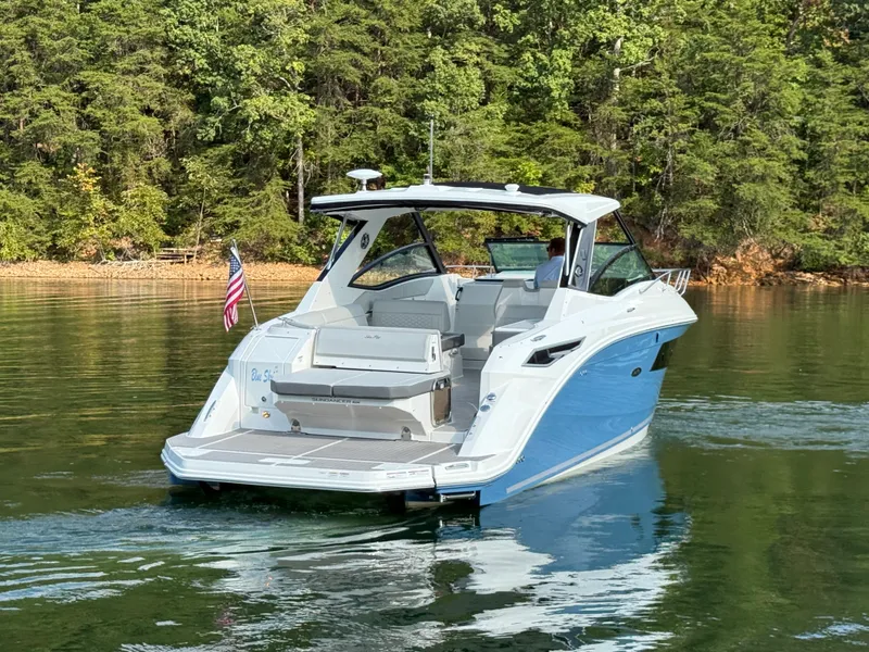 Slide: The Image of Sea Ray 320 SUNDANCER 2024 - 7