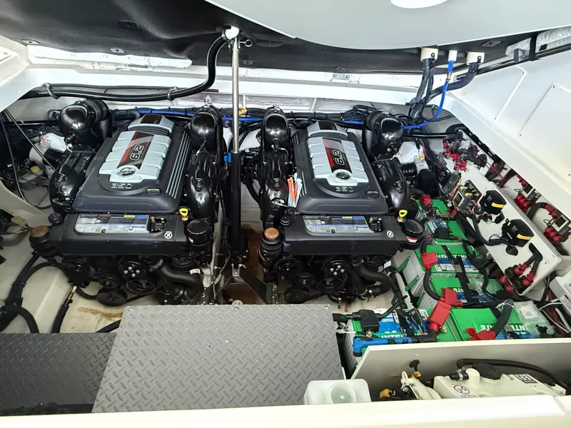 Slide: The Image of Sea Ray 320 SUNDANCER 2024 - 78