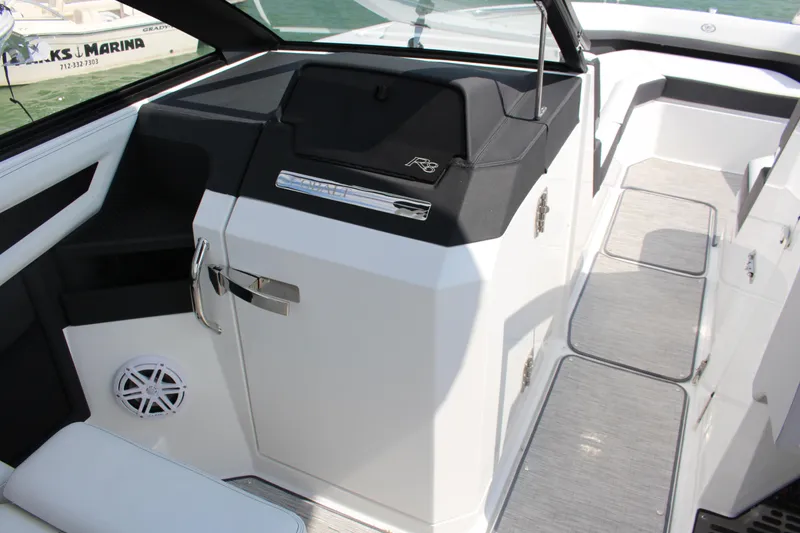 Slide: The Image of 2025 Cobalt R8 boat interior with sleek design and modern features. - 27