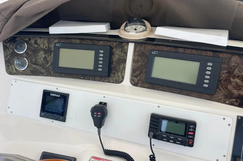 Slide: The Image of 1998 Sea Ray 480 Sedan Bridge dashboard with navigation instruments and communication devices. - 71