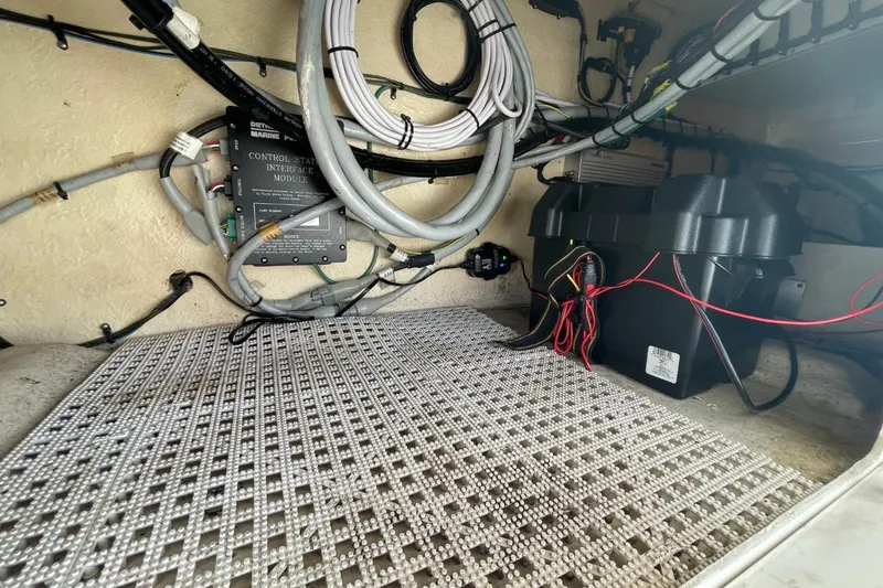 Slide: The Image of 1998 Sea Ray 480 Sedan Bridge engine room with wiring and control module. - 82