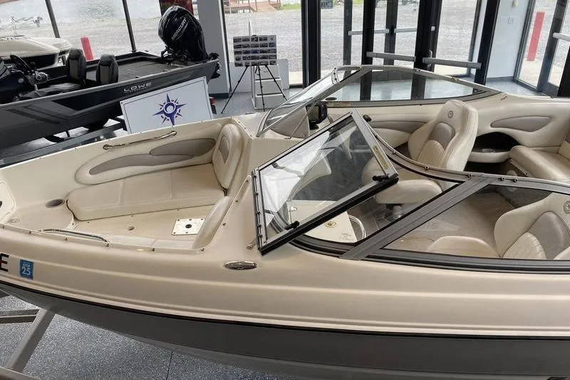 Slide: The Image of 2007 Stingray 195FX boat with beige interior on display in showroom. - 7