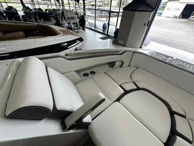 Slide: The Image of Crownline Boats Eclipse E280 XS 2026 - 5