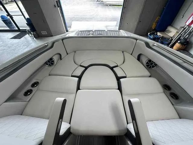 Slide: The Image of Crownline Boats Eclipse E280 XS 2026 - 6