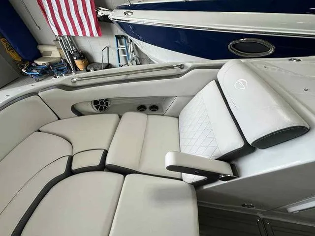 Slide: The Image of Crownline Boats Eclipse E280 XS 2026 - 7