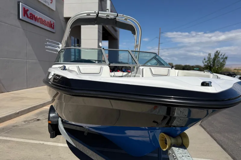 Slide: The Image of 2017 Yamaha Boats AR190 displayed outside a Kawasaki dealership. - 10