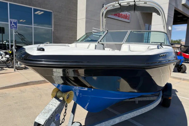 Slide: The Image of 2017 Yamaha Boats AR190 on trailer, parked outside dealership. - 11