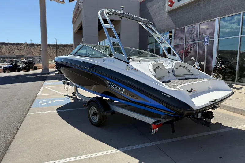 Slide: The Image of 2017 Yamaha Boats AR190 on trailer, parked outside dealership. - 3