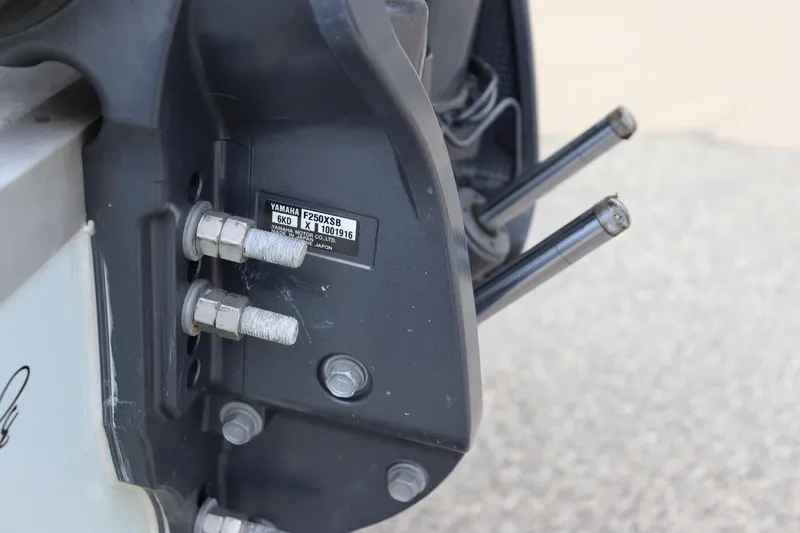 Slide: The Image of Close-up of Yamaha F250XSB engine mount on 2023 Sea Hunt Ultra 234 boat. - 19