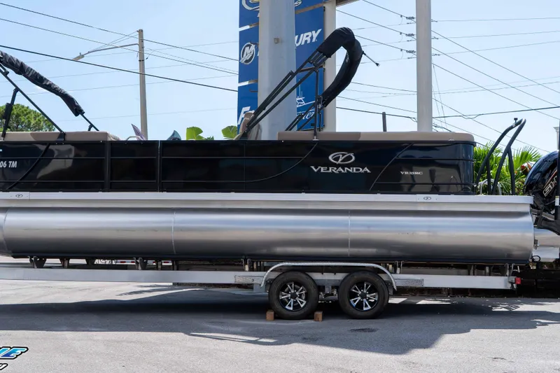 Slide: The Image of 2022 Veranda Relax VR25RC pontoon boat on trailer at dealership. - 5