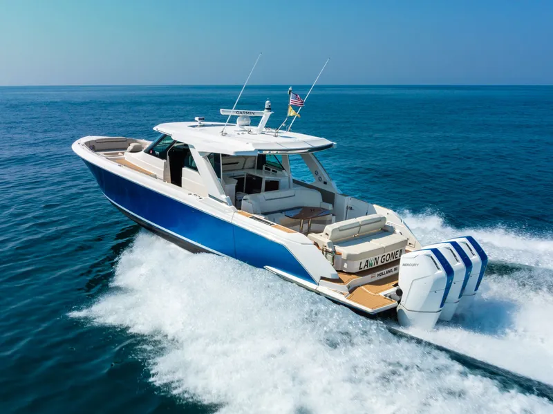 Slide: The Image of Tiara 48 LS 2022 - 20