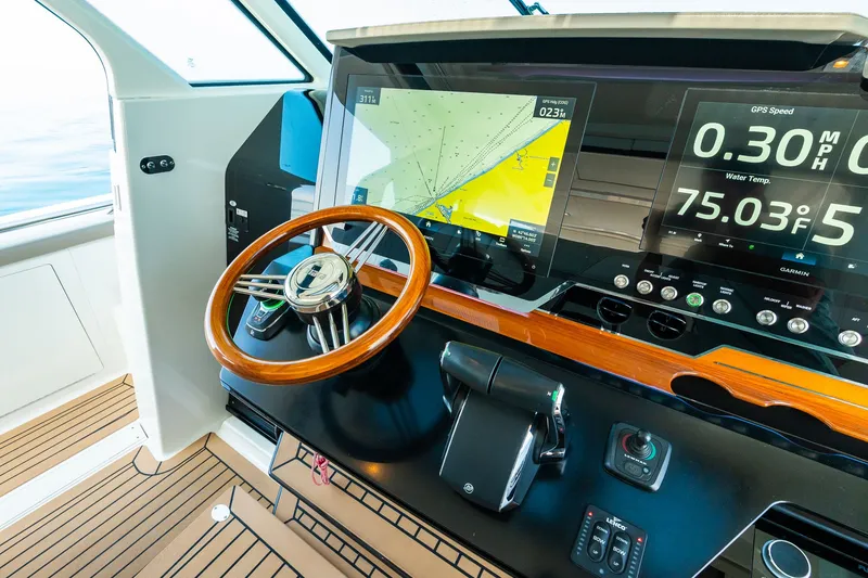 Slide: The Image of Tiara 48 LS 2022 - 28