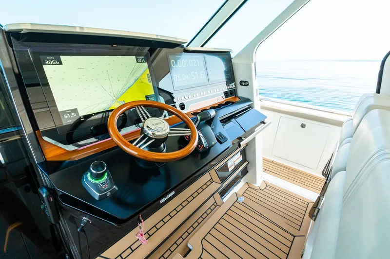 Slide: The Image of Tiara 48 LS 2022 - 29