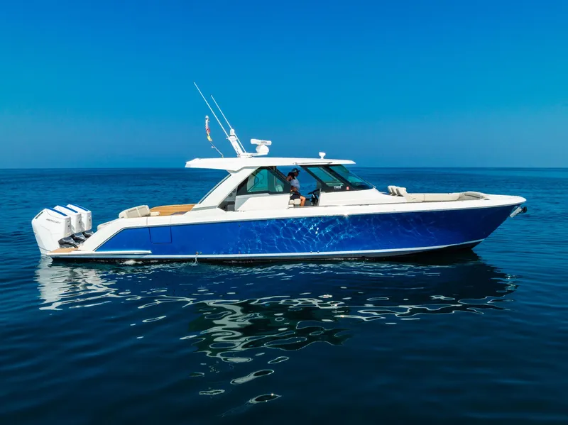 Slide: The Image of Tiara 48 LS 2022 - 4