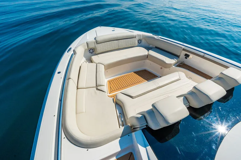 Slide: The Image of Tiara 48 LS 2022 - 48